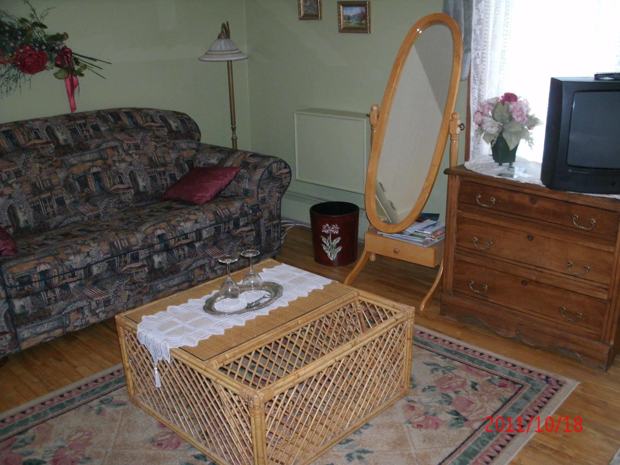 Ici Et Maintenant Bed and Breakfast Magog Εξωτερικό φωτογραφία